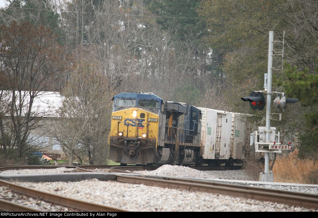 CSX 335 and 5246 round the curve